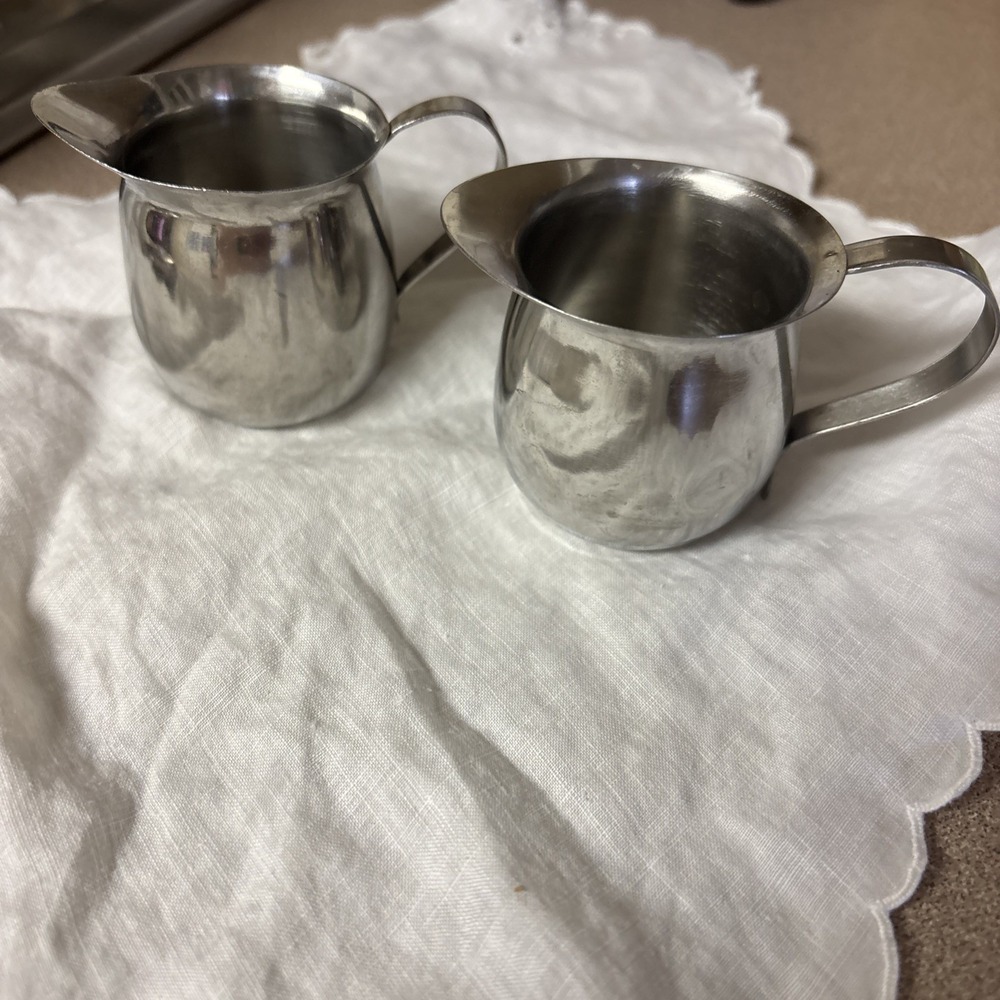 2 VOLLRATH 18/8 STAINLESS STEEL  CUP CREAMERS
